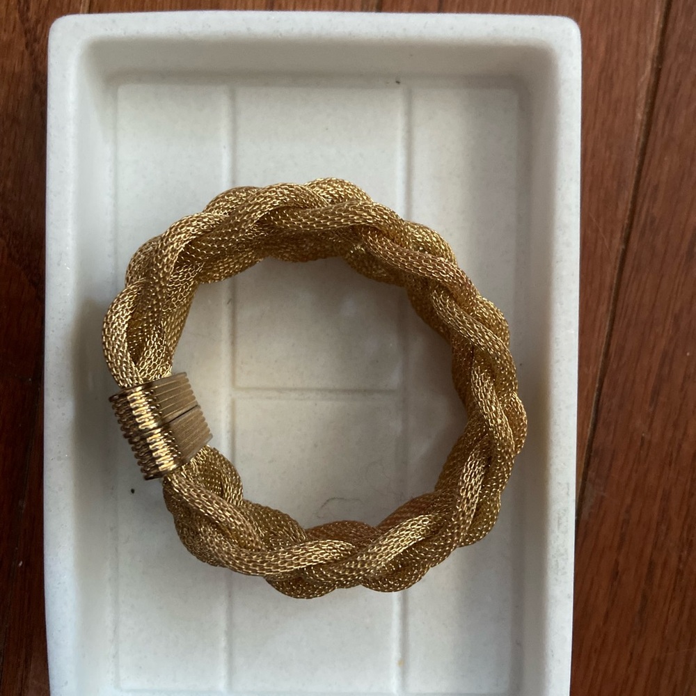 Braided Gold Tone, Bracelet. Magnetic Closure. Approximately 6 mesh strands.